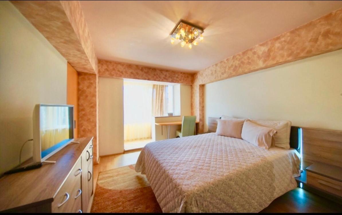 Central Apartment 4 Rooms Braşov Exterior foto