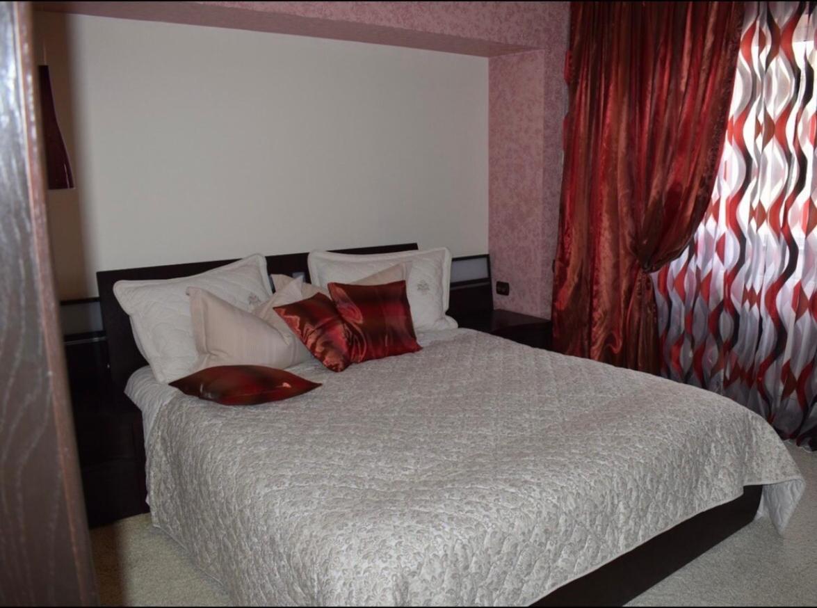 Central Apartment 4 Rooms Braşov Exterior foto