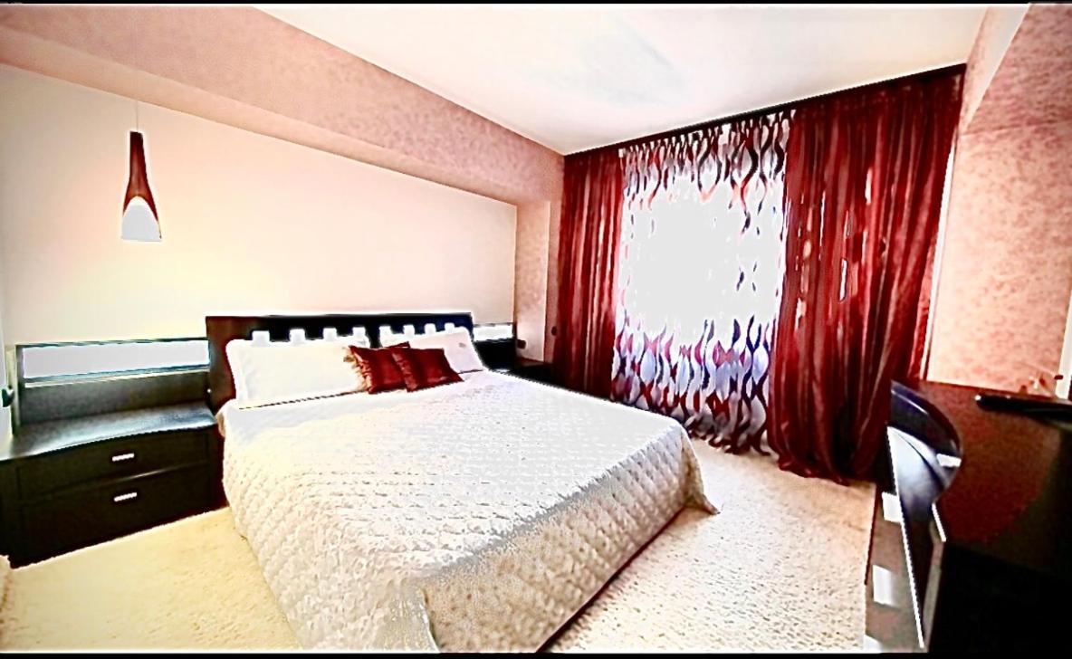 Central Apartment 4 Rooms Braşov Exterior foto